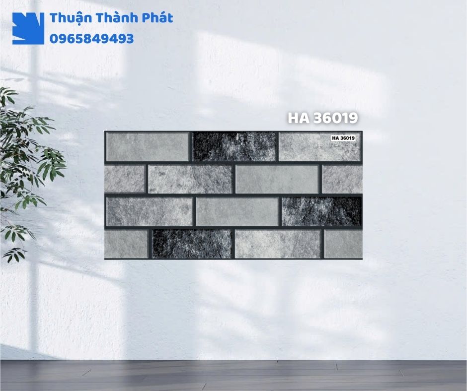 Gạch ốp tường HA 36019 Thanh Thanh ốp phòng khách, họa tiết vân đá sang trọng, tông xám đậm tinh tế.