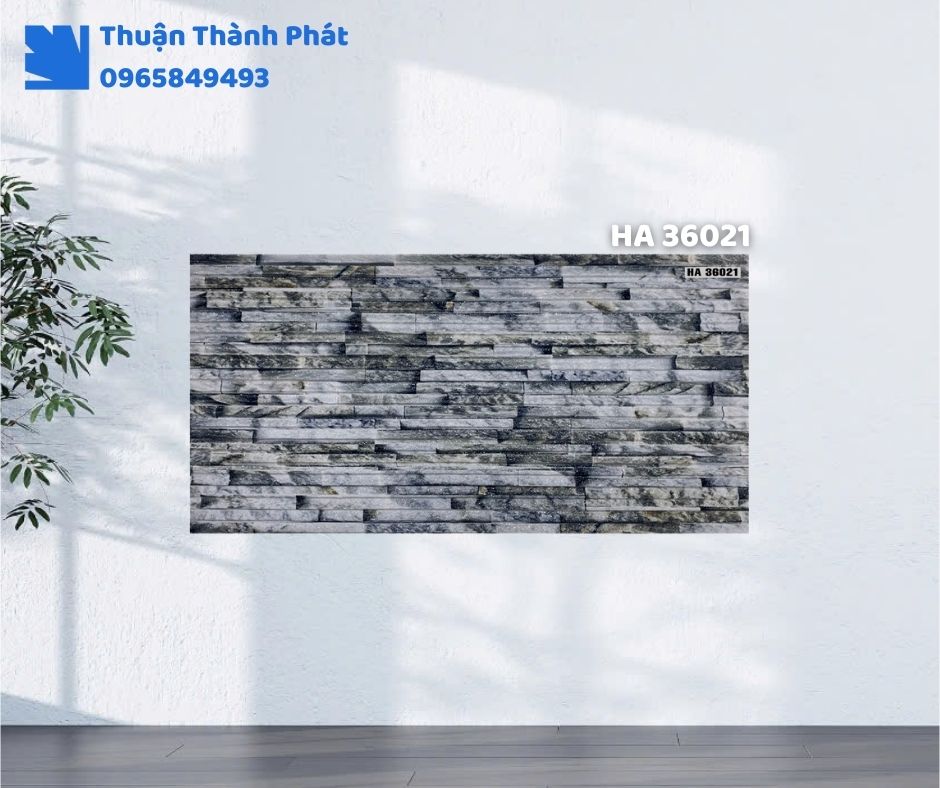 Gạch ốp tường HA 36021-1 Thanh Thanh ốp phòng khách, họa tiết vân đá sang trọng, tông xám nhạt tinh tế.
