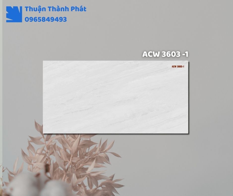 Gạch ốp tường ACW 3603-1 Thanh Thanh ốp phòng khách, họa tiết vân đá sang trọng, tông xám nhạt tinh tế.