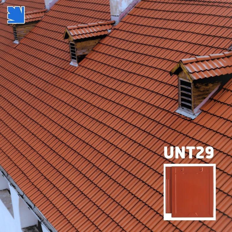 Ngói lợp UNT29 Viglacera trên mái nhà phố, màu đỏ gạch semi-matt, chống rêu mốc.