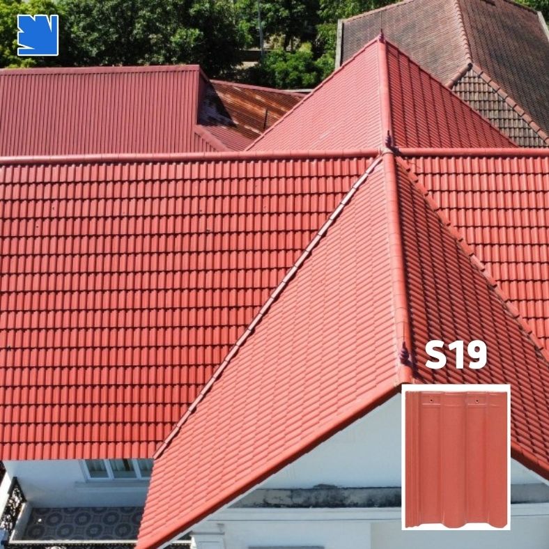 Ngói lợp S19 Viglacera trên mái nhà phố, màu đỏ gạch semi-matt, chống rêu mốc